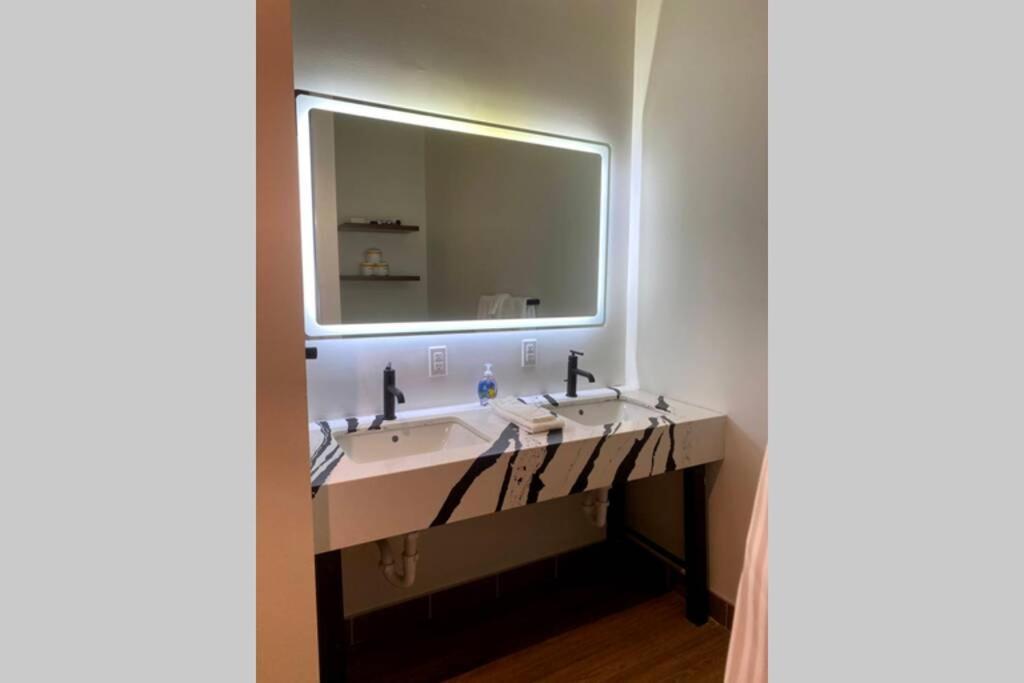 3E-Spacious 2 Bedroom In Oakland, Sleeps 8 Pittsburgh Eksteriør bilde